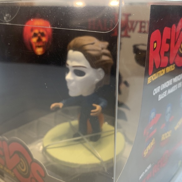 Revos Michael Myers Vinyl Figurine Revolution Vinyls Brand New Sealed Halloween - Picture 2 of 3
